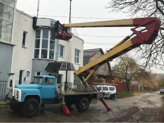 Оренда ліктьової автовишки Бровари по району від власника (067) 441 30 25. Бровари