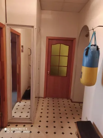 Продам 3 кімнатну квартиру в Киеві біля метро Святошино. Київ